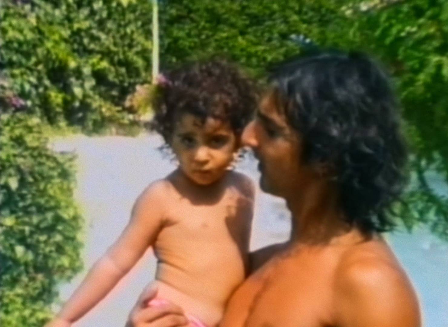 Alba Flores presenta la canción Flores para Antonio