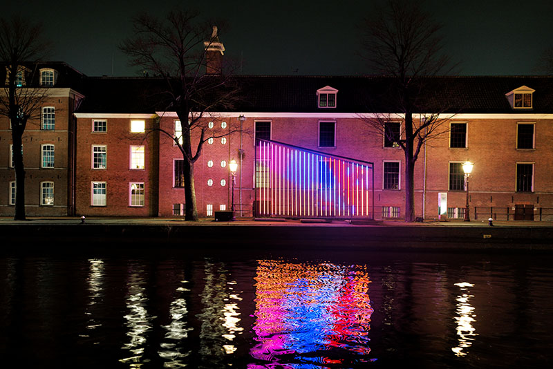 Amsterdam Light Festival: una de las instalaciones luminicas que hay en el canal
