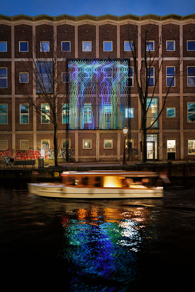 Amsterdam Light Festival: una de las instalaciones luminicas que hay en el canal