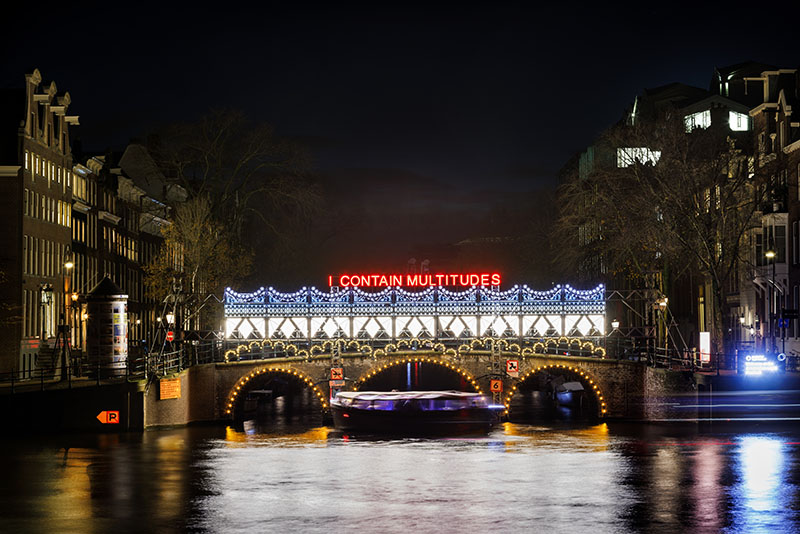 Amsterdam Light Festival: una de las instalaciones luminicas que hay en el canal
