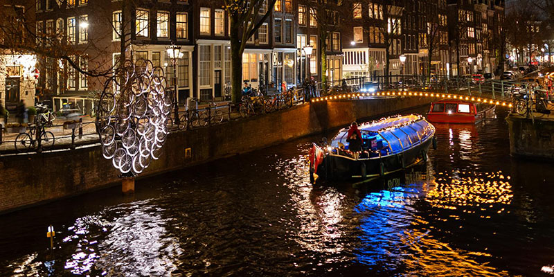 Amsterdam Light Festival: el tour con un barco cubierto