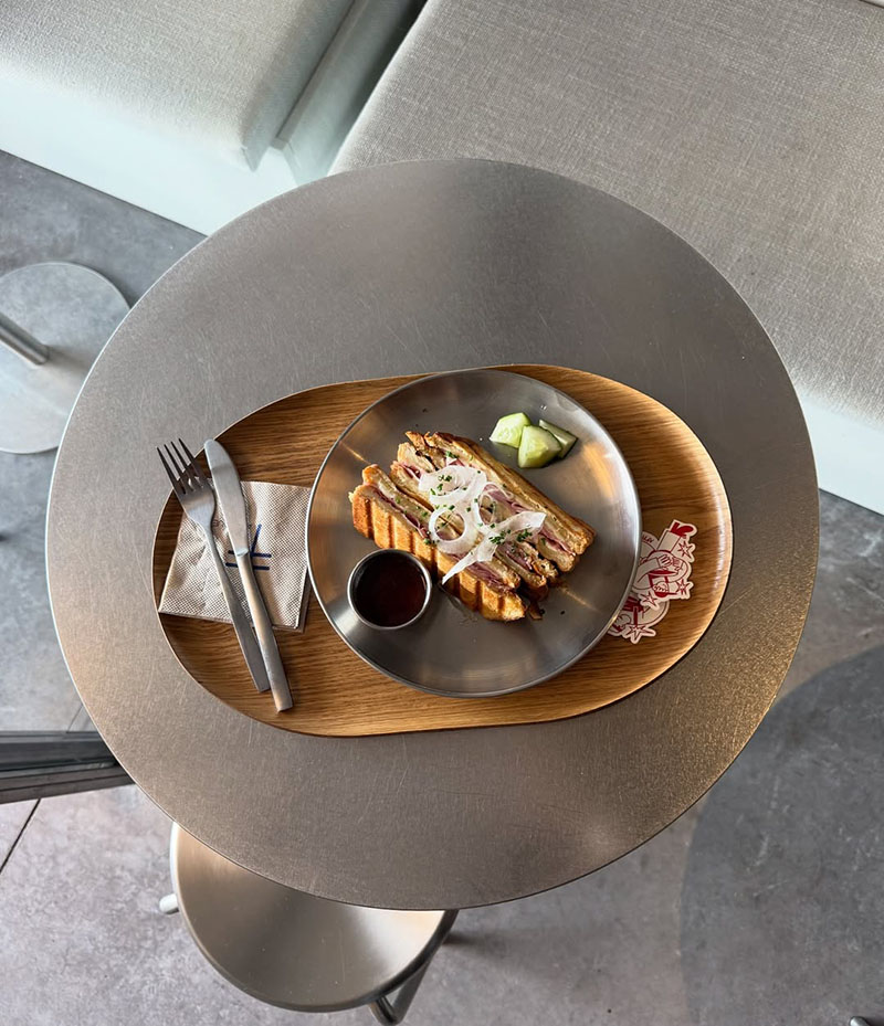 El Siboney reinventado: Atypique Coffee según Zooco Estudio