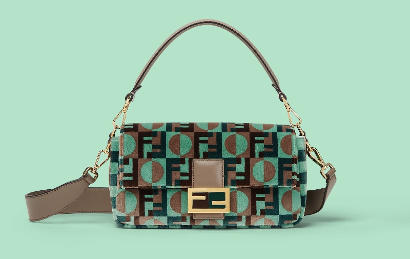 Emily, ahora en Roma, llevará estos bolsos únicos de Fendi