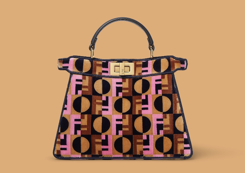 Emily, ahora en Roma, llevará estos bolsos únicos de Fendi