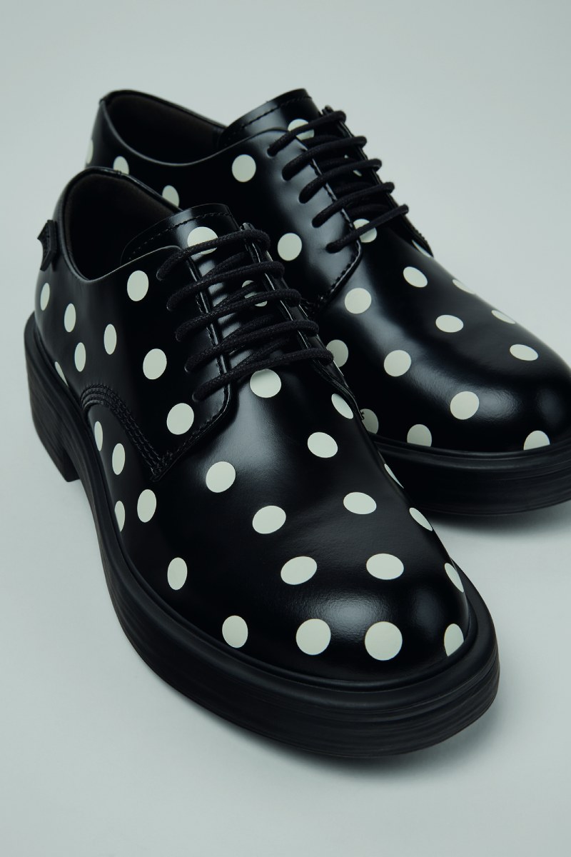 Zapatos de cuero estilo vanguardista