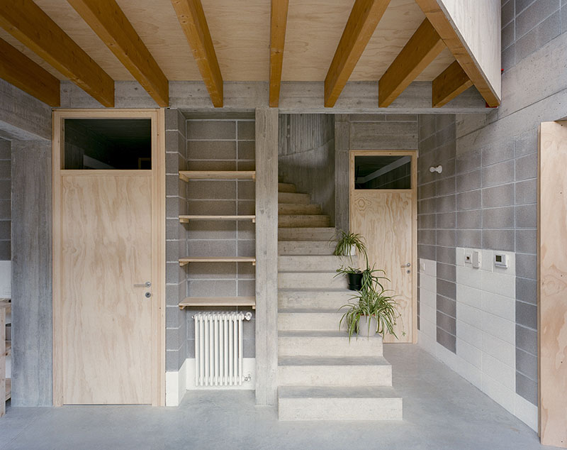 Casa BM: calidez y brutalismo según ErranteArchitetture