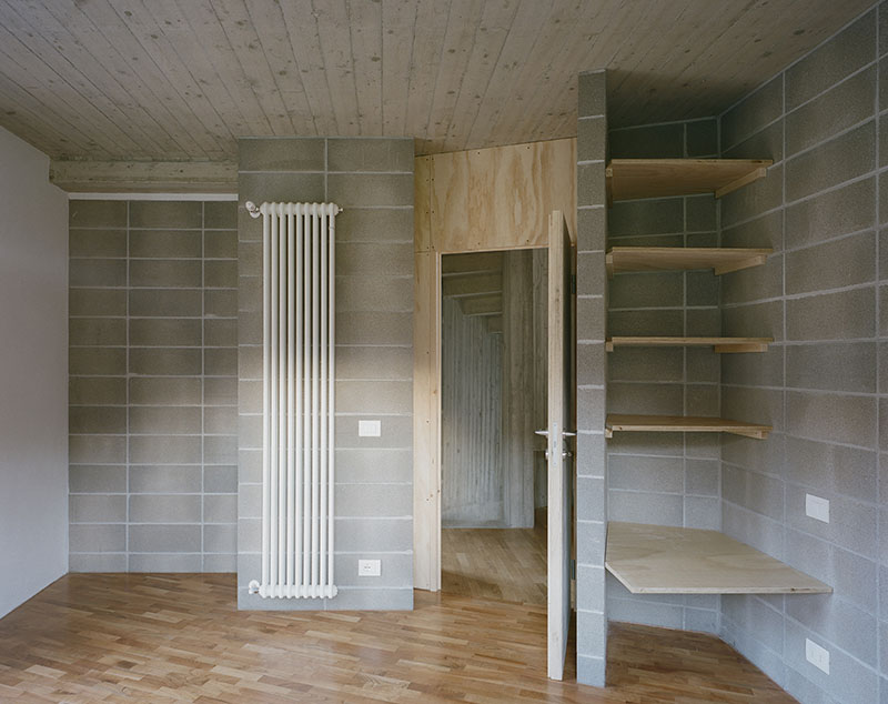 Casa BM: calidez y brutalismo según ErranteArchitetture