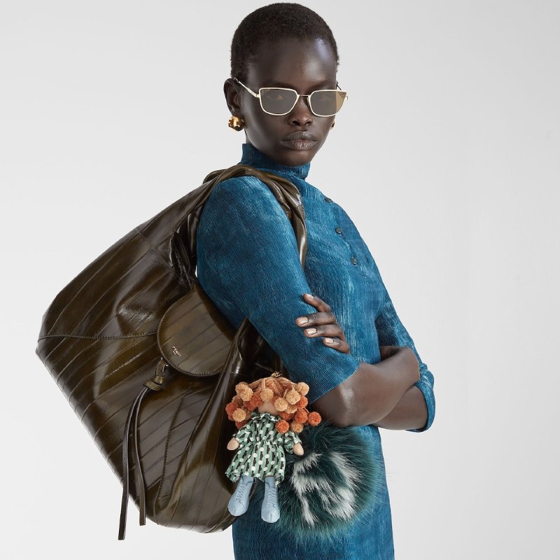 Ese es el complemento que necesita tu Fendi Baguette