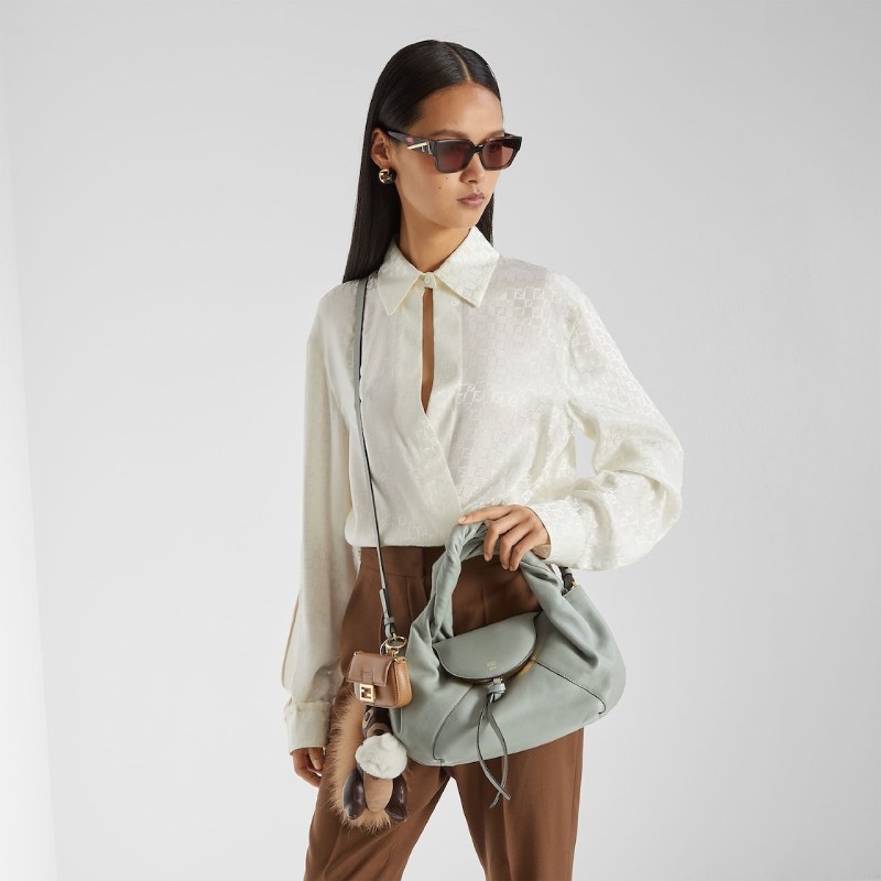 Ese es el complemento que necesita tu Fendi Baguette