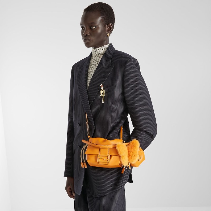 Ese es el complemento que necesita tu Fendi Baguette