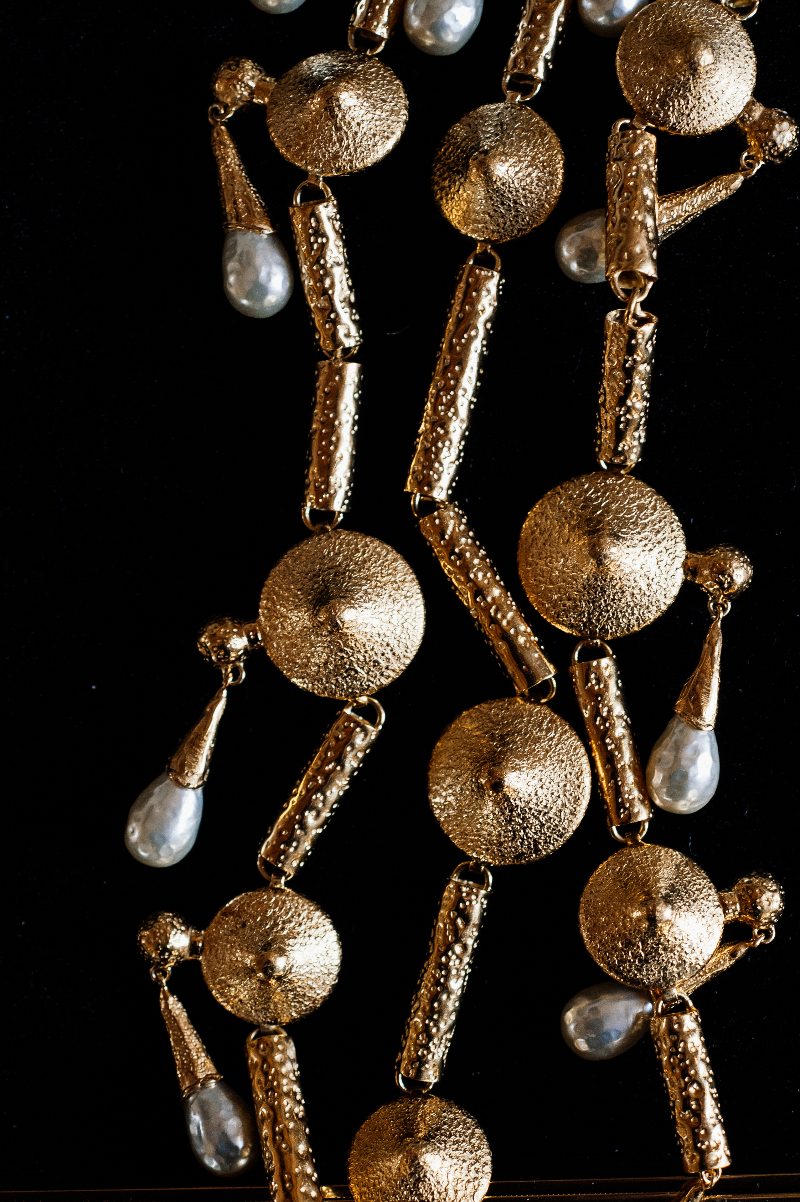 El vestido de Schiaparelli y Dalí guía a Daniel Roseberry