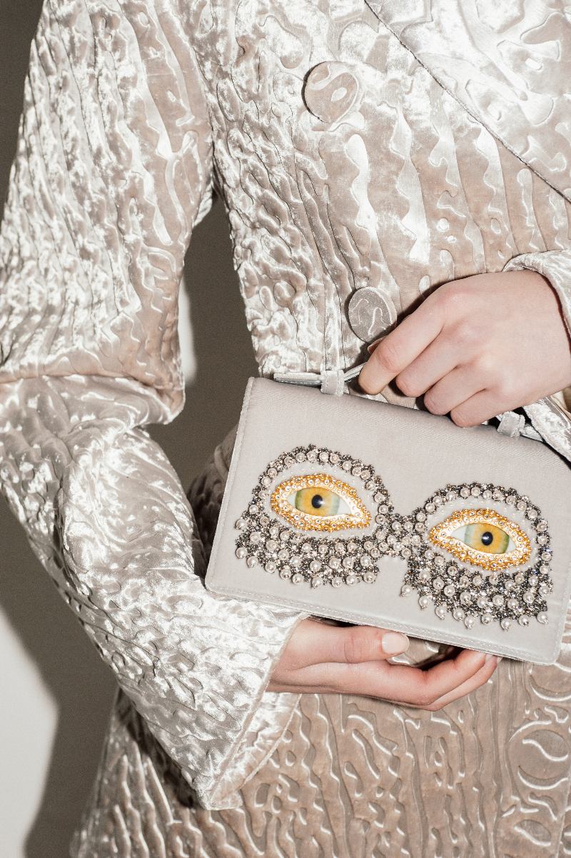 El vestido de Schiaparelli y Dalí guía a Daniel Roseberry