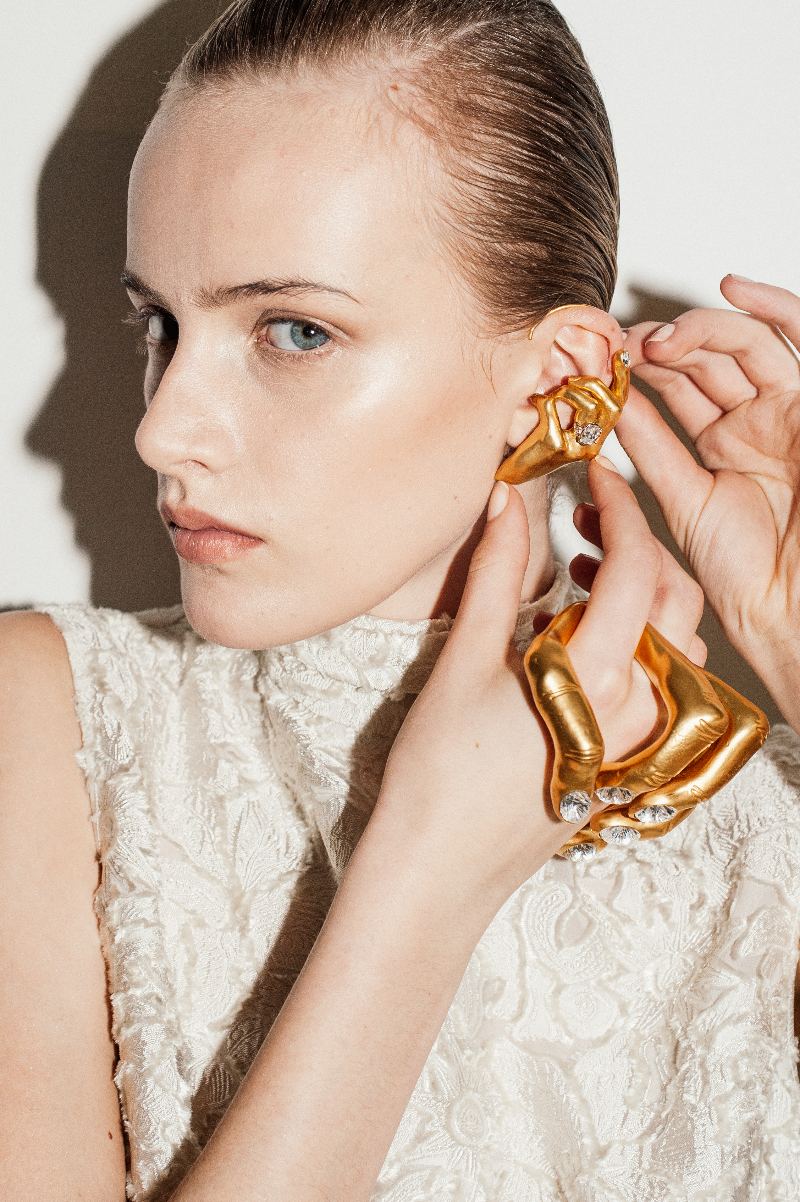 El vestido de Schiaparelli y Dalí guía a Daniel Roseberry