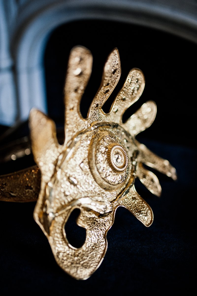 El vestido de Schiaparelli y Dalí guía a Daniel Roseberry