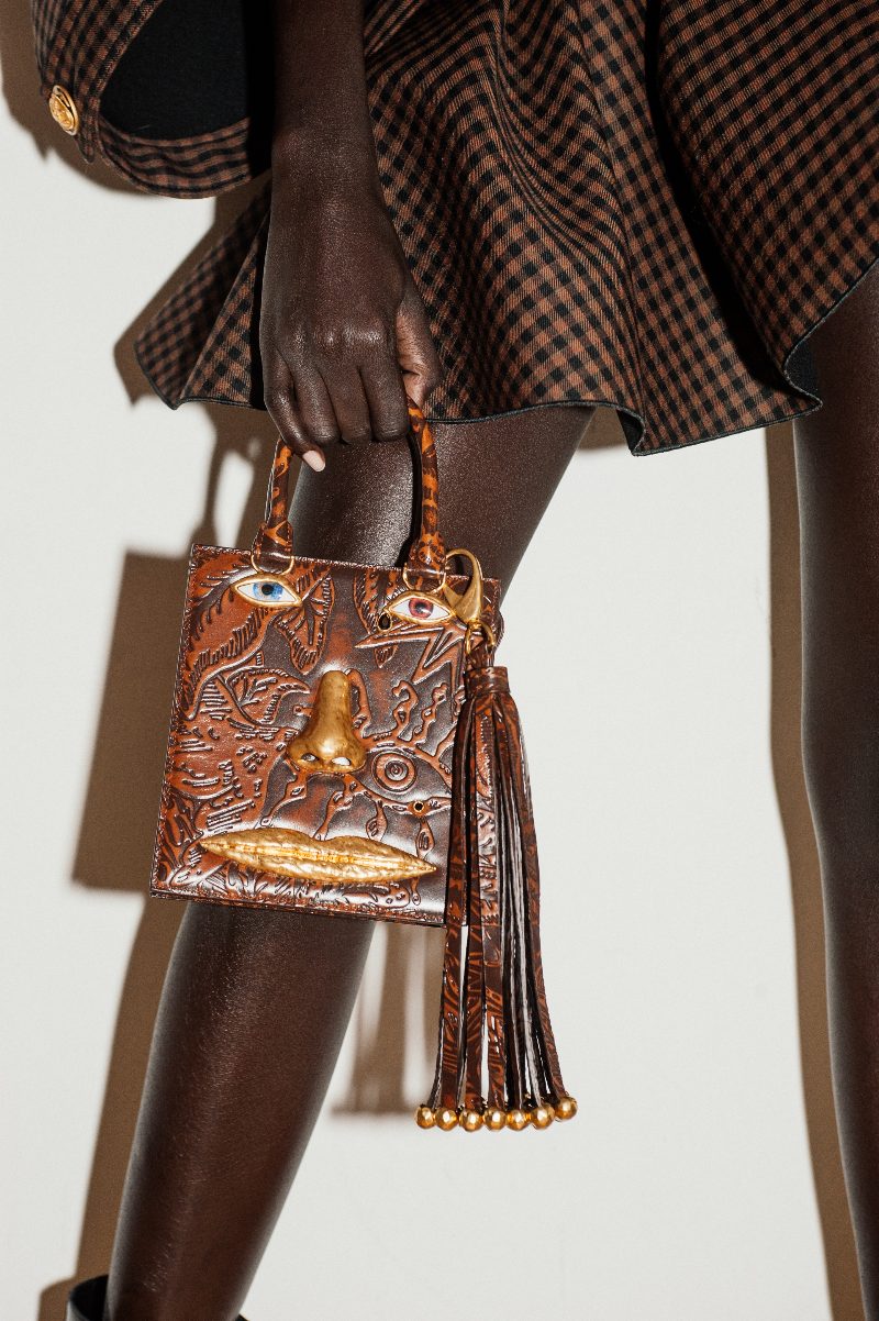 El vestido de Schiaparelli y Dalí guía a Daniel Roseberry