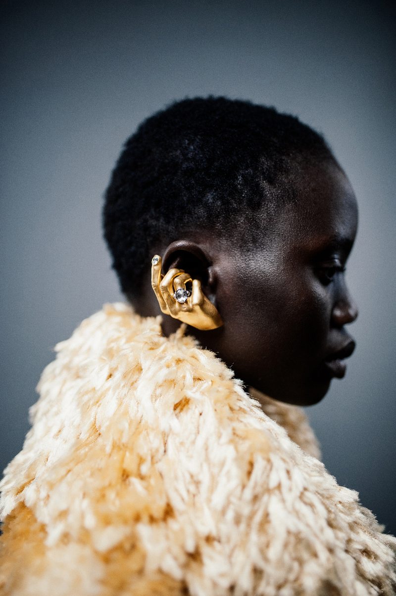 El vestido de Schiaparelli y Dalí guía a Daniel Roseberry