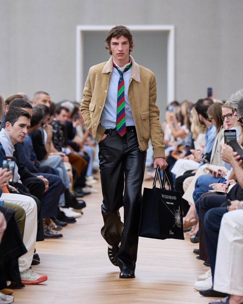 El nuevo Cuir Saddle de Dior huele a cuero, pero moderno