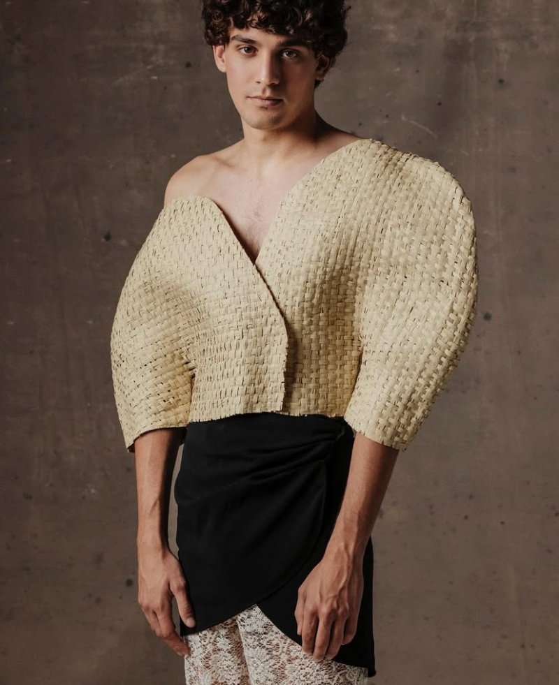 Langarica revive el look de Luis XIV para el hombre Gen Z