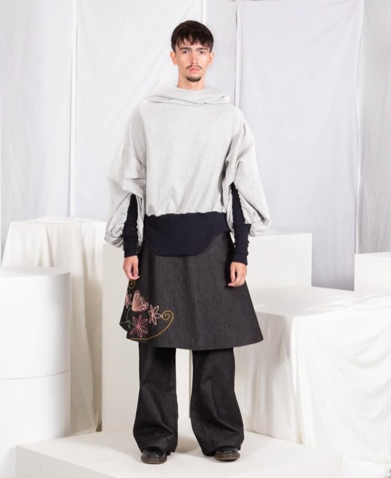 Langarica revive el look de Luis XIV para el hombre Gen Z