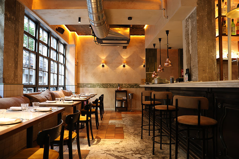 Manifiesto 13 restaurate: vista de la zona de barra