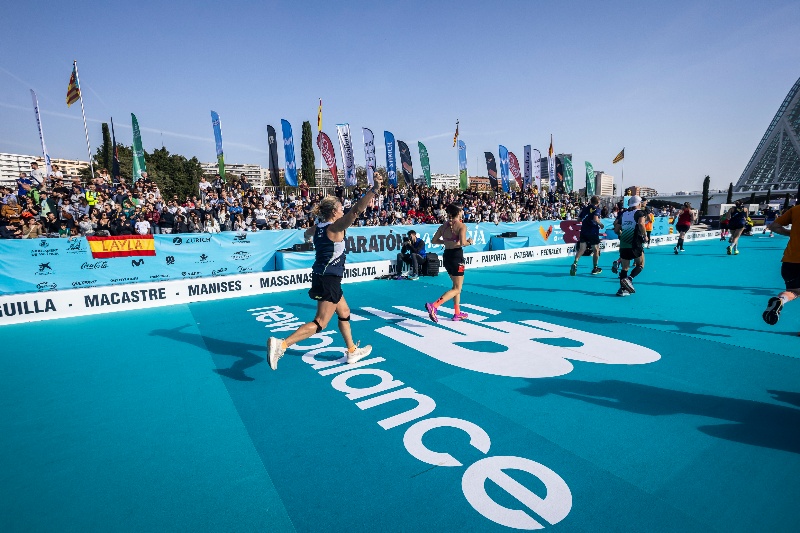 maratón valencia 2025 actividad deportiva runner new balance