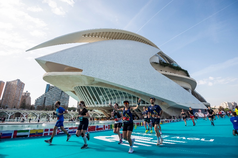 maratón valencia 2025 actividad deportiva runner new balance