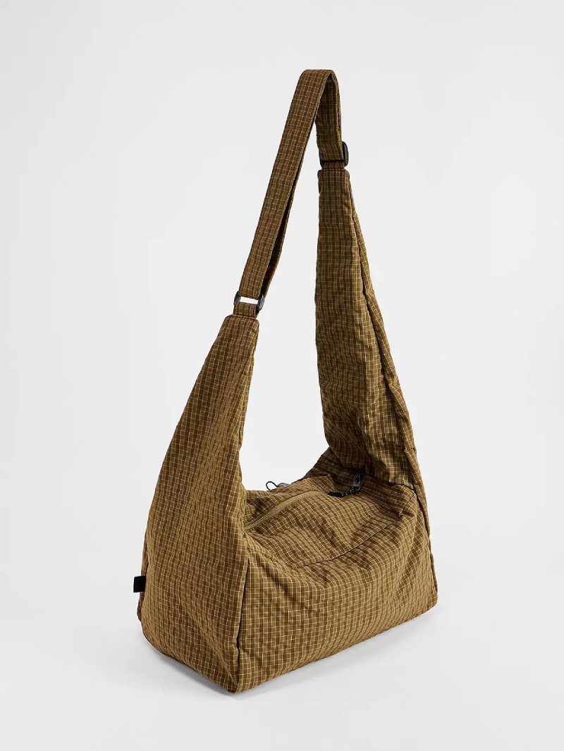 Estos son los bolsos que rescatarán tus looks de invierno