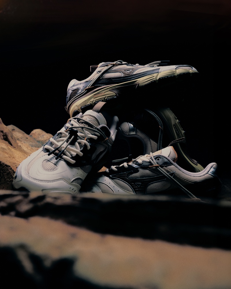 AFew inyecta futurismo a las runners dosmileras de Mizuno