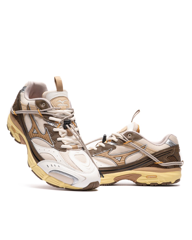 AFew inyecta futurismo a las runners dosmileras de Mizuno