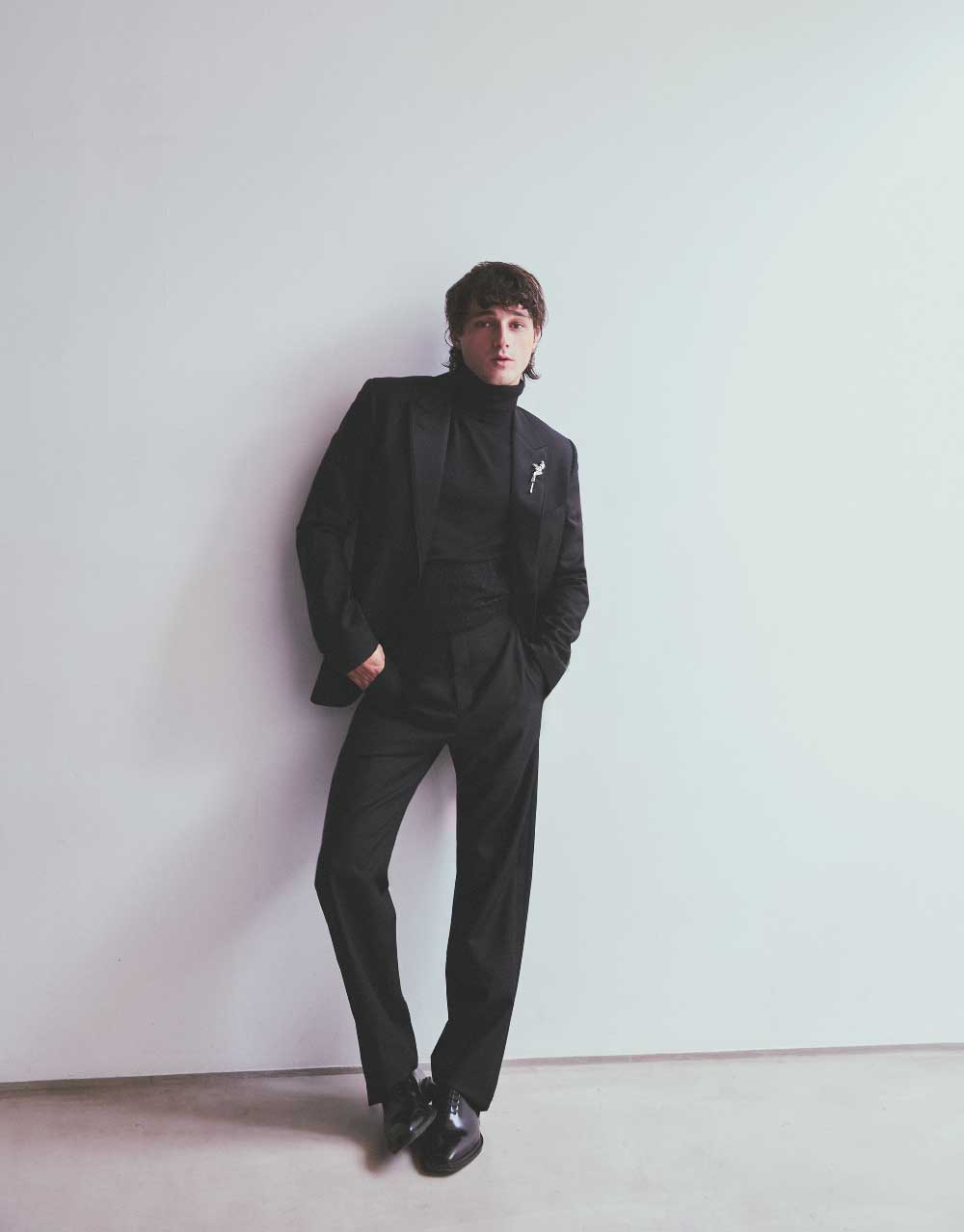 Pol Granch es el actor y cantante con perfecto acento Díor