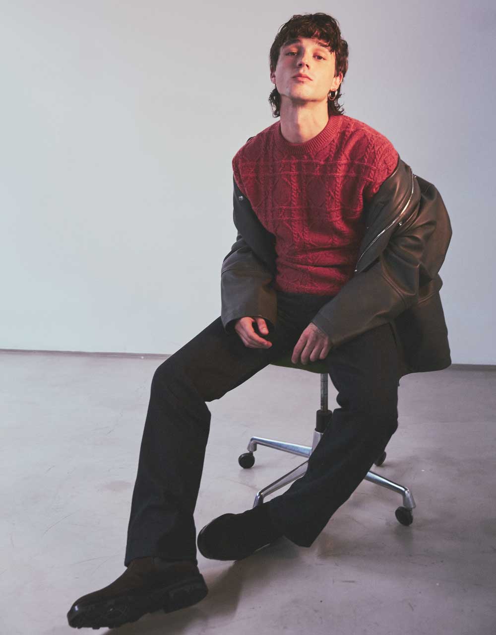 Pol Granch es el actor y cantante con perfecto acento Díor