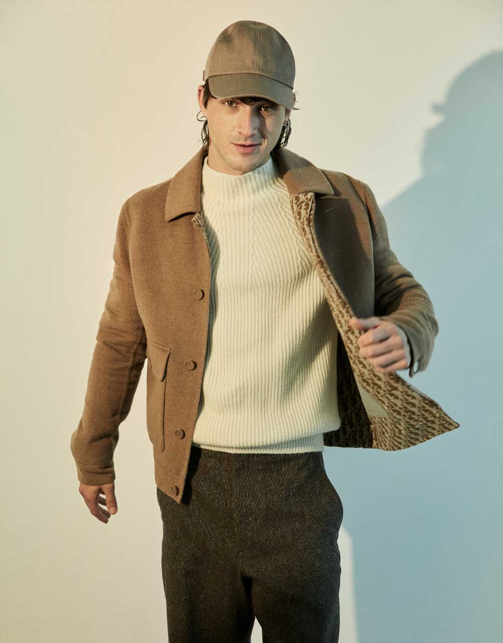 Pol Granch es el actor y cantante con perfecto acento Díor