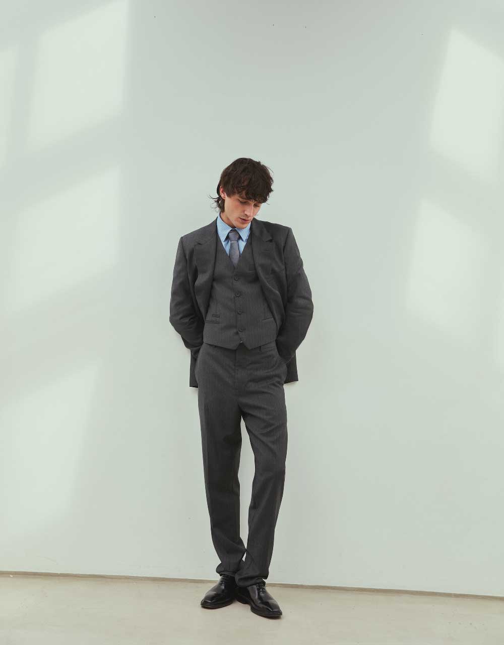 Pol Granch es el actor y cantante con perfecto acento Díor