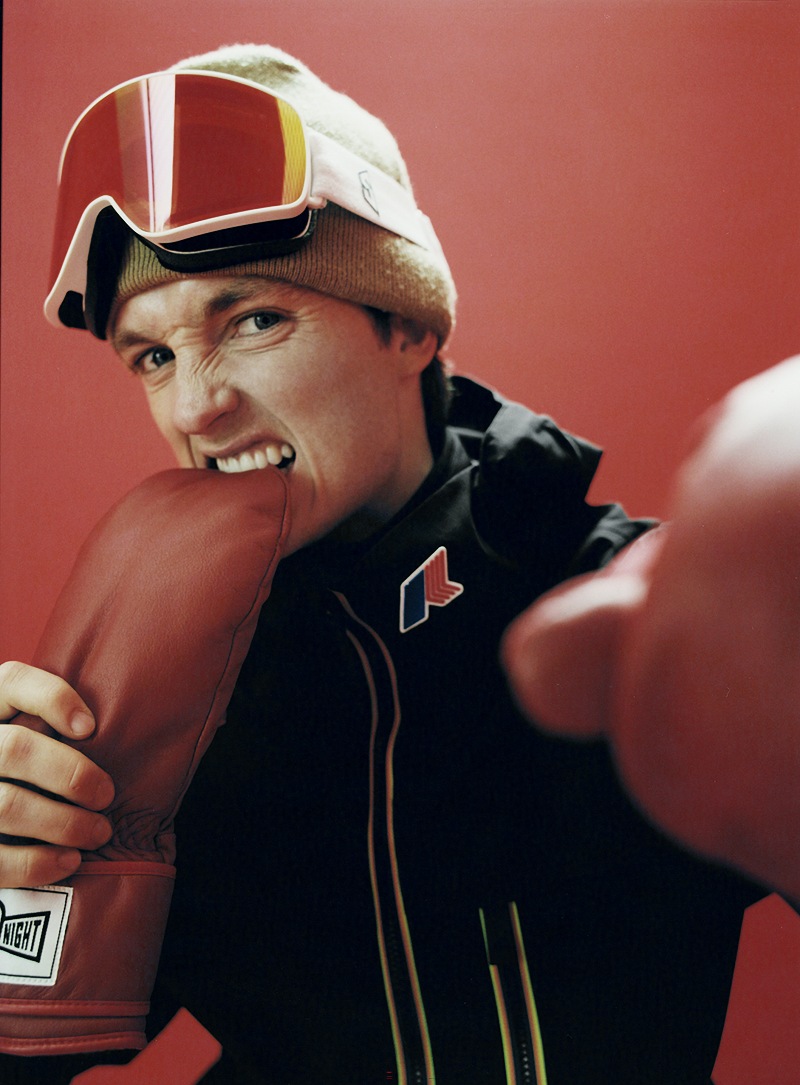 Conquista la nieve con el look de K‑Way y Scotty James