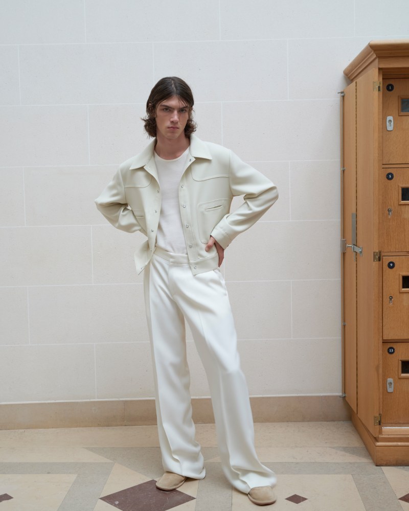 Sandro reimagina el menswear de los 70 para SS26