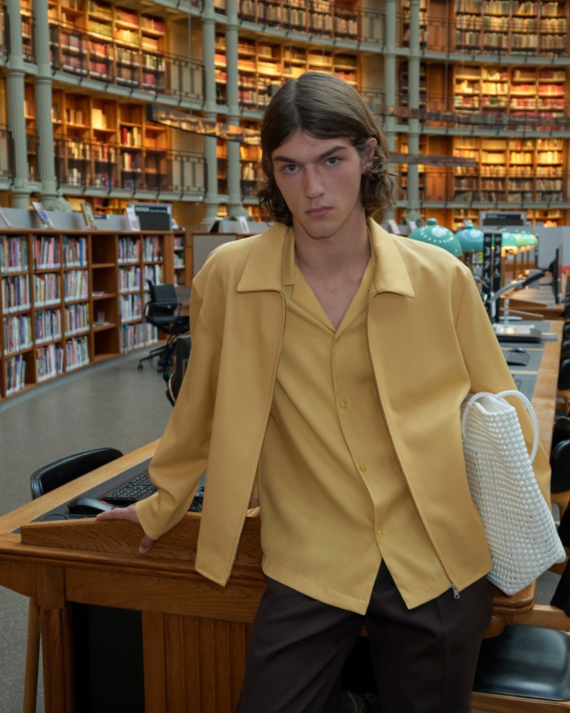 Sandro reimagina el menswear de los 70 para SS26