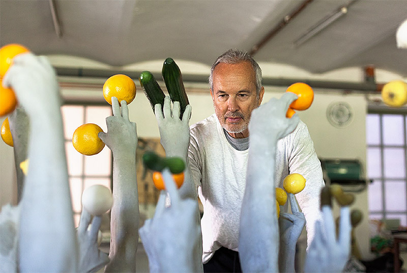 Tomorrow: Yes, de Erwin Wurm y la escultura como duda