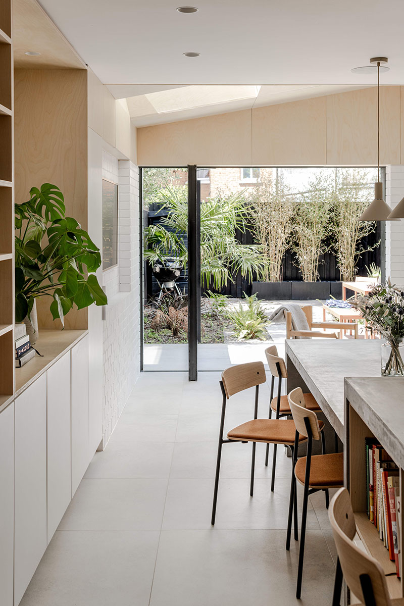 A House of Birch: casa victoriana reformada por Forgeworks