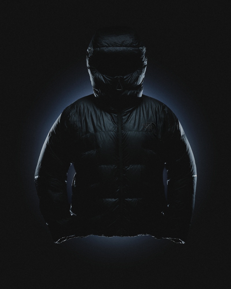 TNF pinta de negro su buque insignia de alpinismo extremo