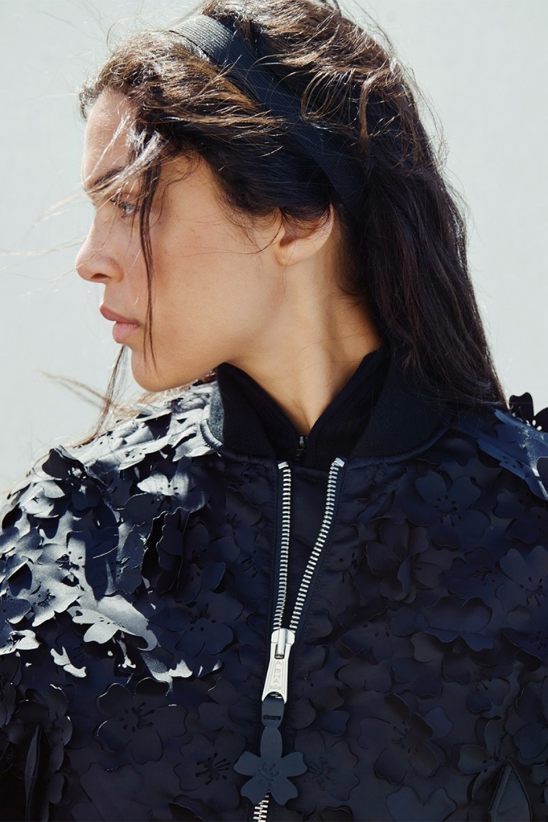 Cecilie Bahnsen inyecta feminidad a la MA-1 de Alpha