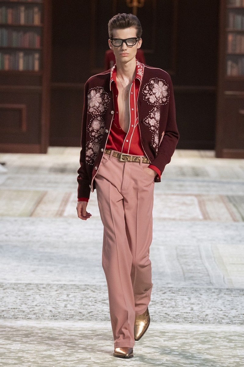 Amiri nos da contracultura setentera, pero lujosa, con fw26