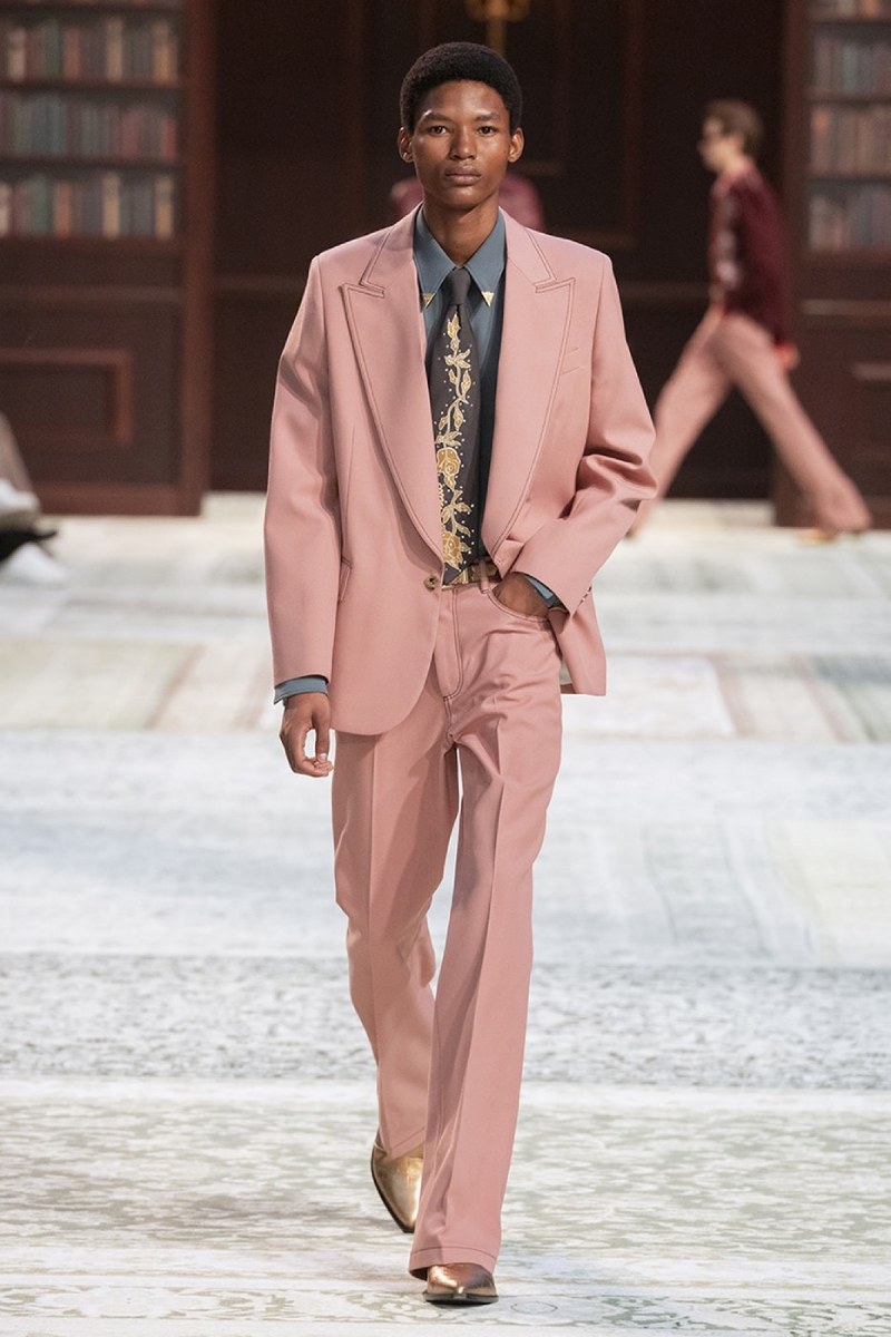 Amiri nos da contracultura setentera, pero lujosa, con fw26