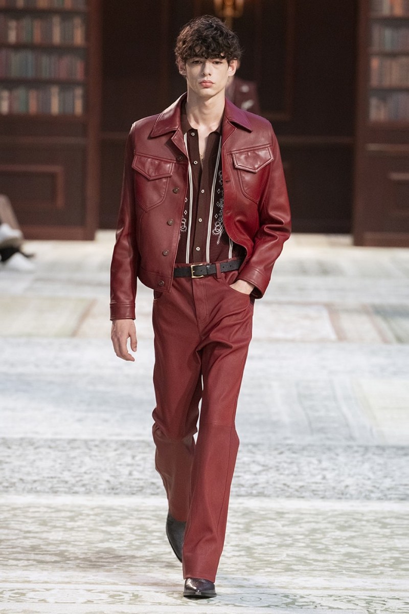 Amiri nos da contracultura setentera, pero lujosa, con fw26