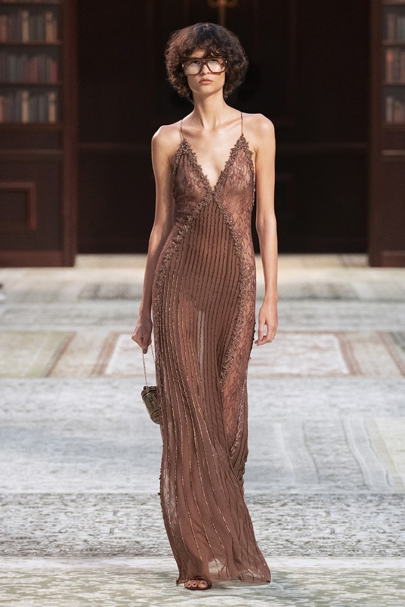 Amiri nos da contracultura setentera, pero lujosa, con fw26