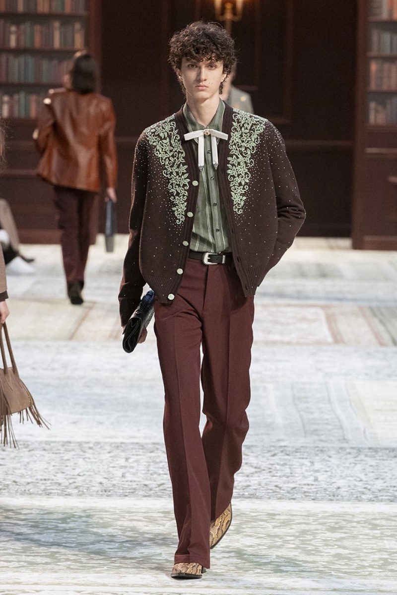 Amiri nos da contracultura setentera, pero lujosa, con fw26