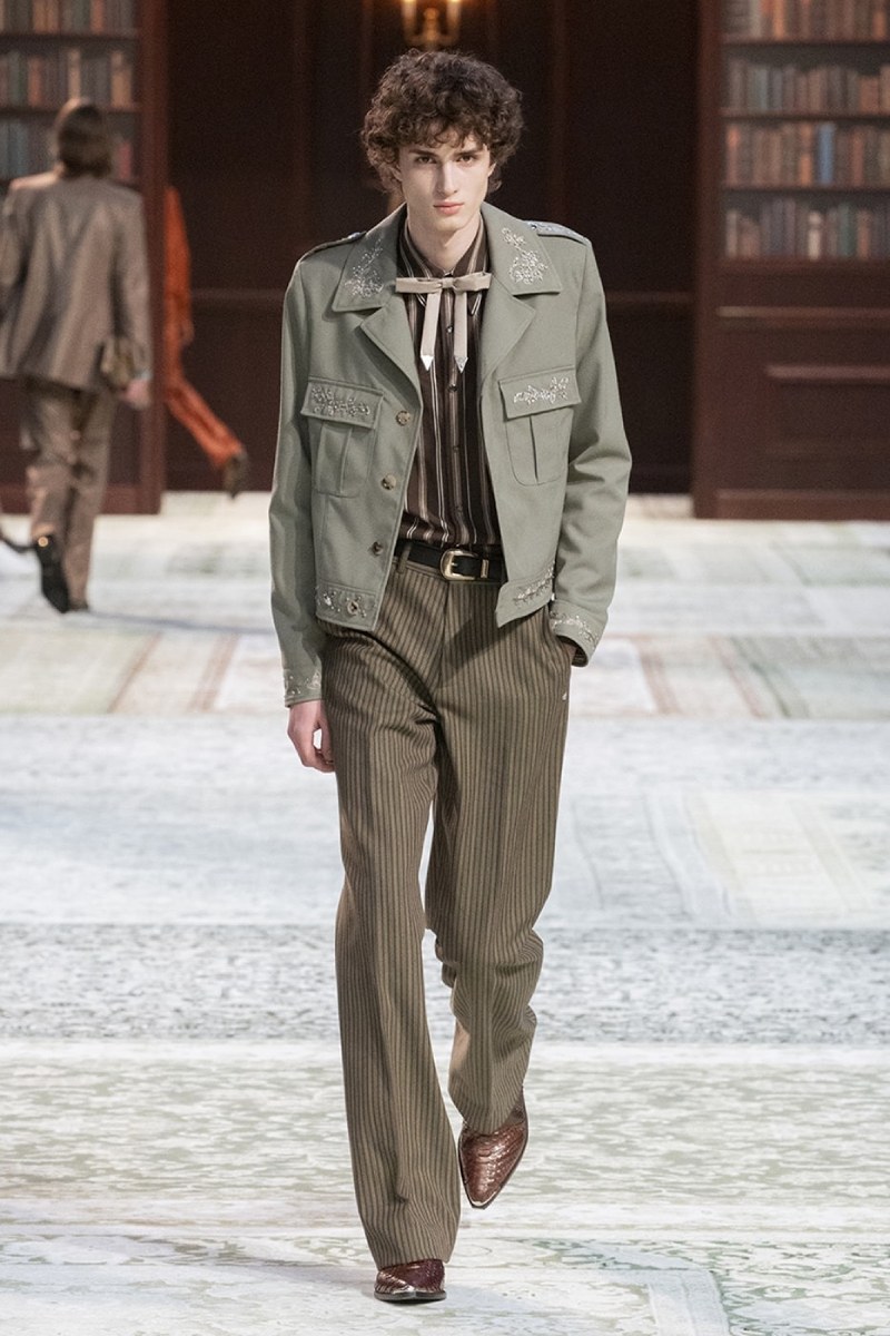 Amiri nos da contracultura setentera, pero lujosa, con fw26