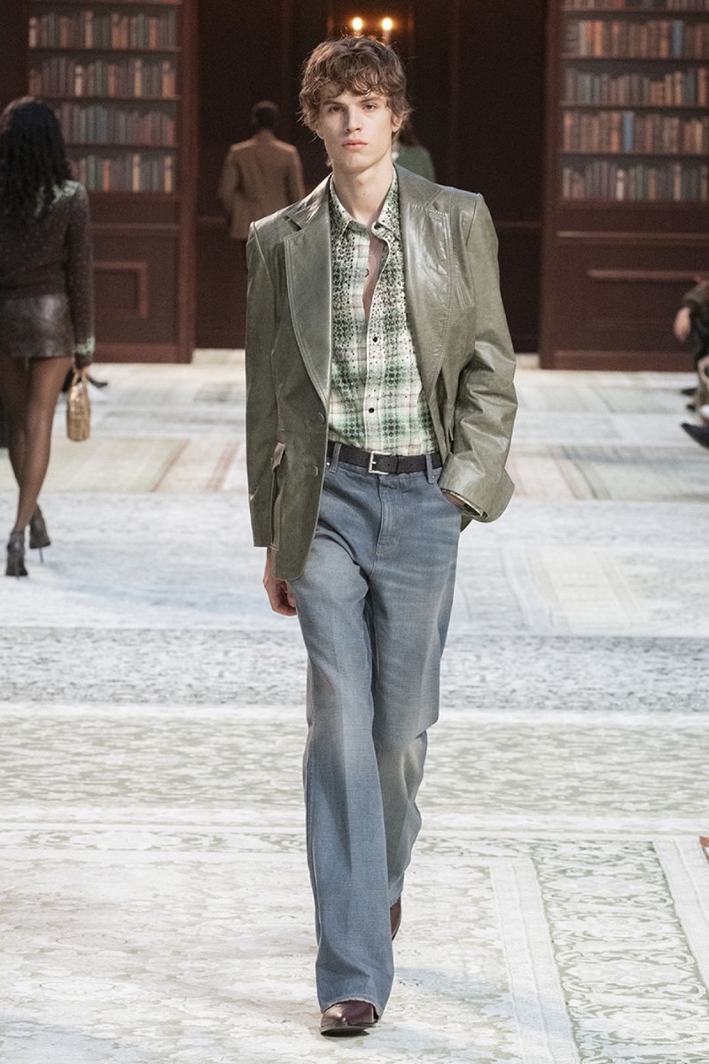 Amiri nos da contracultura setentera, pero lujosa, con fw26