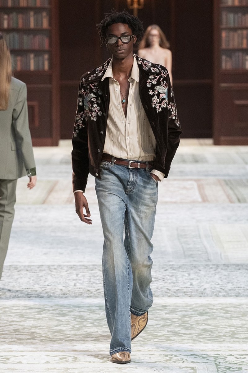 Amiri nos da contracultura setentera, pero lujosa, con fw26