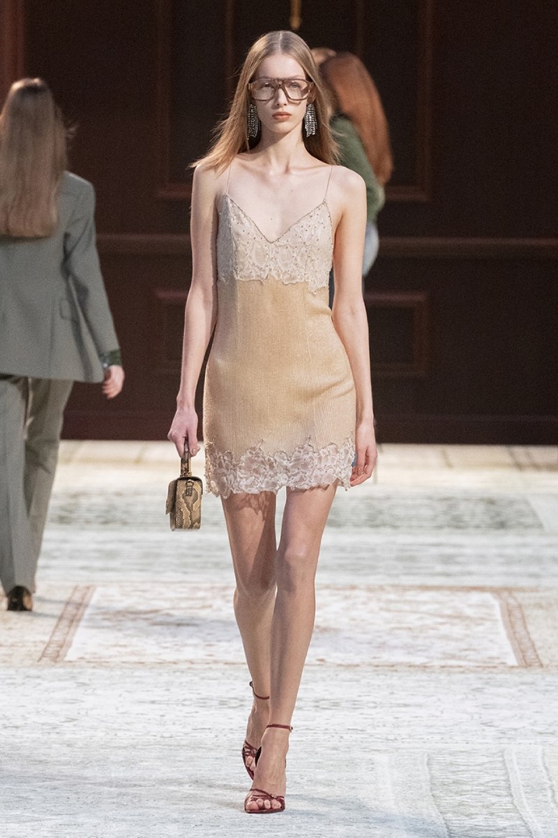 Amiri nos da contracultura setentera, pero lujosa, con fw26