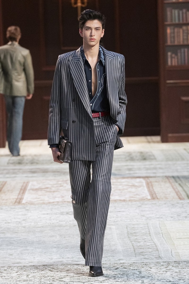 Amiri nos da contracultura setentera, pero lujosa, con fw26